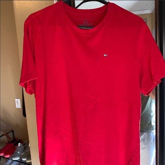 Red Tommy Hilfiger t-shirt (M) - Picture 3 of 3